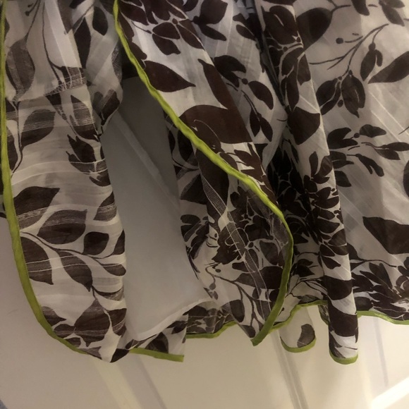 Unique design with empire waist - Picture 4 of 6